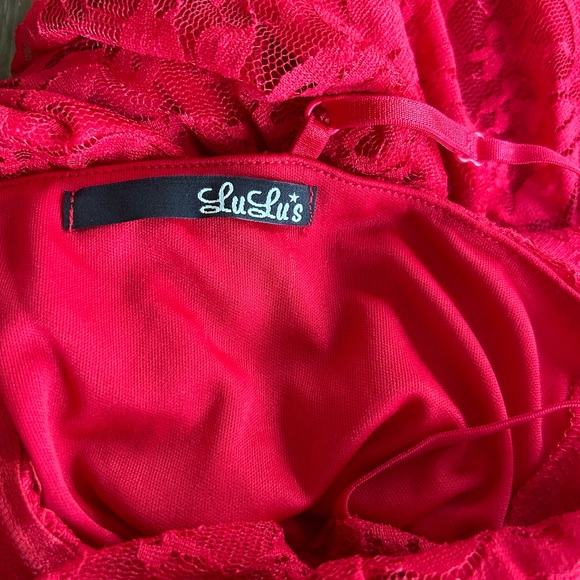 Lulu’s form fitting red lace midi dress - Picture 2 of 3